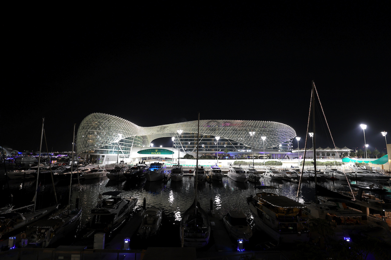 GP ABU DHABI, Circuit Atmosfera.
09.12.2021. Formula 1 World Championship, Rd 22, Abu Dhabi Grand Prix, Yas Marina Circuit, Abu Dhabi, Preparation Day.
- www.xpbimages.com, EMail: requests@xpbimages.com © Copyright: Moy / XPB Images