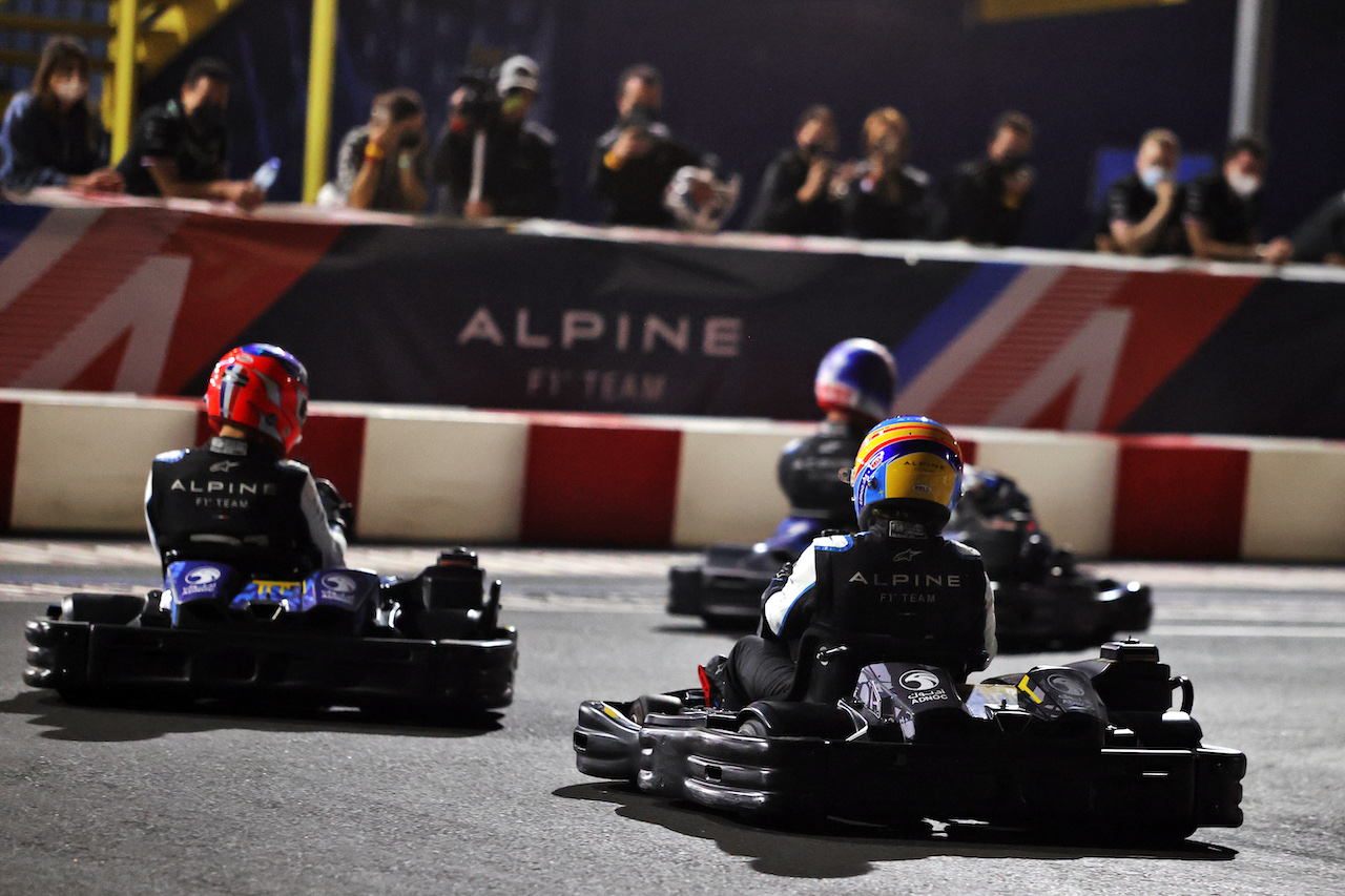 GP ABU DHABI, Fernando Alonso (ESP) Alpine F1 Team, Esteban Ocon (FRA) Alpine F1 Team e Daniil Kvyat (RUS) Alpine F1 Team Reserve Driver - Alpine F1 Team Media Karting Event.
09.12.2021. Formula 1 World Championship, Rd 22, Abu Dhabi Grand Prix, Yas Marina Circuit, Abu Dhabi, Preparation Day.
- www.xpbimages.com, EMail: requests@xpbimages.com © Copyright: Moy / XPB Images