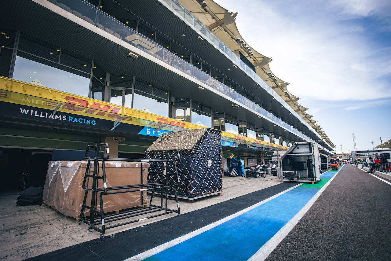 GP ABU DHABI, Circuit Atmosfera - Williams Racing freight ready for unpacking.
08.12.2021. Formula 1 World Championship, Rd 22, Abu Dhabi Grand Prix, Yas Marina Circuit, Abu Dhabi, Preparation Day.
- www.xpbimages.com, EMail: requests@xpbimages.com © Copyright: Bearne / XPB Images