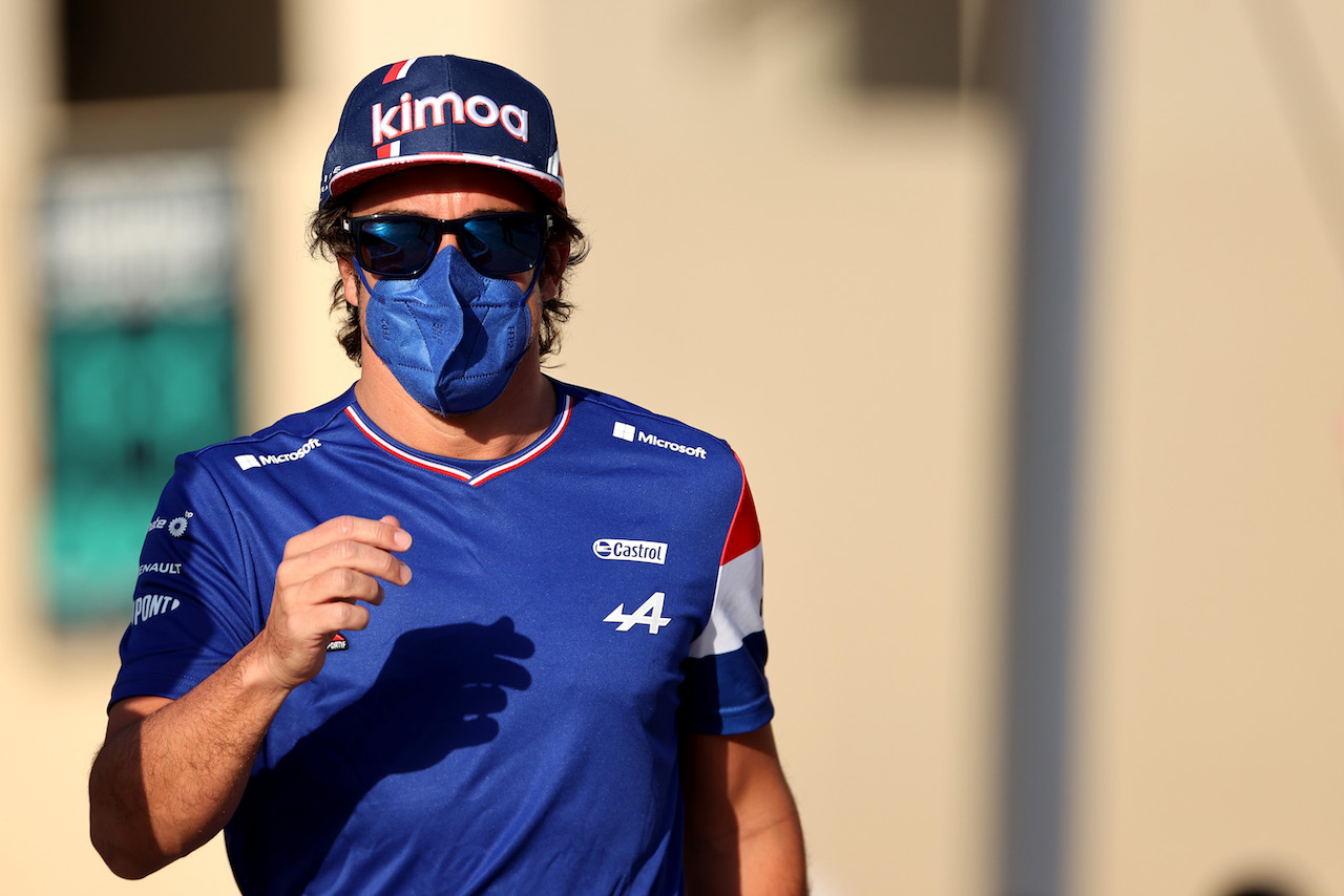 GP ABU DHABI, Fernando Alonso (ESP), Alpine F1 Team 
09.12.2021. Formula 1 World Championship, Rd 22, Abu Dhabi Grand Prix, Yas Marina Circuit, Abu Dhabi, Preparation Day.
- www.xpbimages.com, EMail: requests@xpbimages.com ¬© Copyright: Charniaux / XPB Images