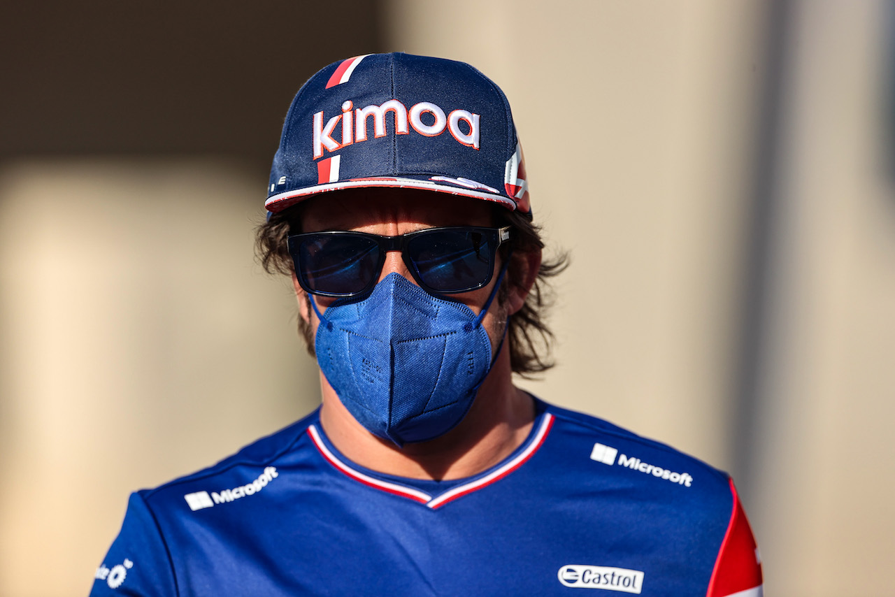 GP ABU DHABI, Fernando Alonso (ESP), Alpine F1 Team 
09.12.2021. Formula 1 World Championship, Rd 22, Abu Dhabi Grand Prix, Yas Marina Circuit, Abu Dhabi, Preparation Day.
- www.xpbimages.com, EMail: requests@xpbimages.com ¬© Copyright: Charniaux / XPB Images