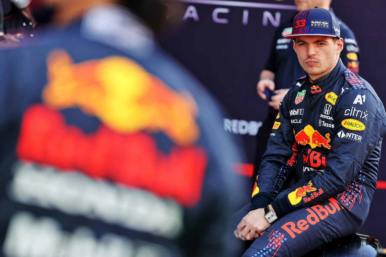 GP ABU DHABI, Max Verstappen (NLD) Red Bull Racing at a team photograph.
09.12.2021. Formula 1 World Championship, Rd 22, Abu Dhabi Grand Prix, Yas Marina Circuit, Abu Dhabi, Preparation Day.
- www.xpbimages.com, EMail: requests@xpbimages.com © Copyright: Batchelor / XPB Images
