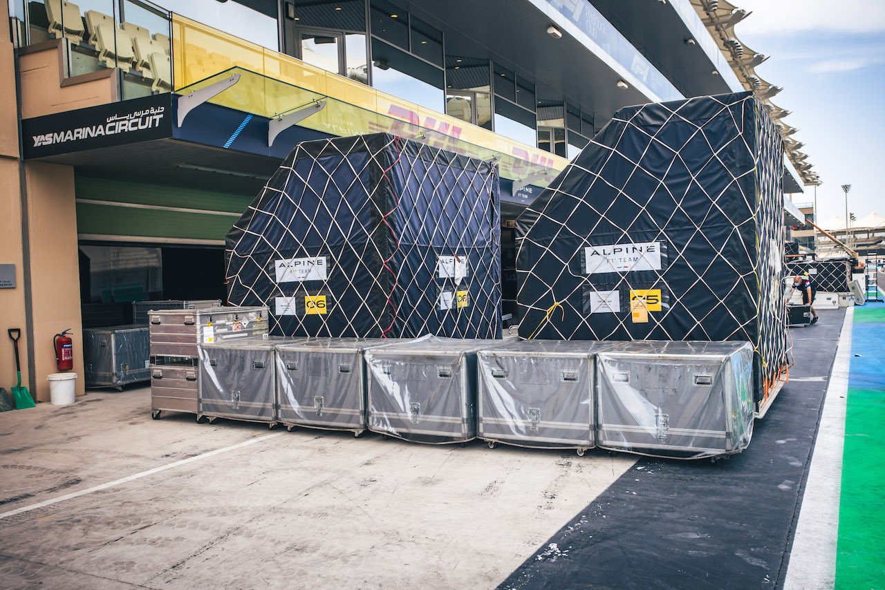 GP ABU DHABI, Circuit Atmosfera - Alpine F1 Team freight ready for unpacking.
08.12.2021. Formula 1 World Championship, Rd 22, Abu Dhabi Grand Prix, Yas Marina Circuit, Abu Dhabi, Preparation Day.
- www.xpbimages.com, EMail: requests@xpbimages.com © Copyright: Bearne / XPB Images