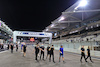 GP ABU DHABI, Fernando Alonso (ESP) Alpine F1 Team walks the circuit with the team.
09.12.2021. Formula 1 World Championship, Rd 22, Abu Dhabi Grand Prix, Yas Marina Circuit, Abu Dhabi, Preparation Day.
- www.xpbimages.com, EMail: requests@xpbimages.com © Copyright: Moy / XPB Images