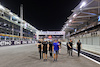 GP ABU DHABI, Fernando Alonso (ESP) Alpine F1 Team walks the circuit with the team.
09.12.2021. Formula 1 World Championship, Rd 22, Abu Dhabi Grand Prix, Yas Marina Circuit, Abu Dhabi, Preparation Day.
- www.xpbimages.com, EMail: requests@xpbimages.com © Copyright: Moy / XPB Images