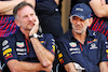 GP ABU DHABI, (L to R): Christian Horner (GBR) Red Bull Racing Team Principal e Adrian Newey (GBR) Red Bull Racing Chief Technical Officer at a team photograph.
09.12.2021. Formula 1 World Championship, Rd 22, Abu Dhabi Grand Prix, Yas Marina Circuit, Abu Dhabi, Preparation Day.
- www.xpbimages.com, EMail: requests@xpbimages.com © Copyright: Batchelor / XPB Images