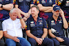 GP ABU DHABI, (L to R): Dr Helmut Marko (AUT) Red Bull Motorsport Consultant; Christian Horner (GBR) Red Bull Racing Team Principal; e Adrian Newey (GBR) Red Bull Racing Chief Technical Officer, at a team photograph.
09.12.2021. Formula 1 World Championship, Rd 22, Abu Dhabi Grand Prix, Yas Marina Circuit, Abu Dhabi, Preparation Day.
- www.xpbimages.com, EMail: requests@xpbimages.com © Copyright: Batchelor / XPB Images