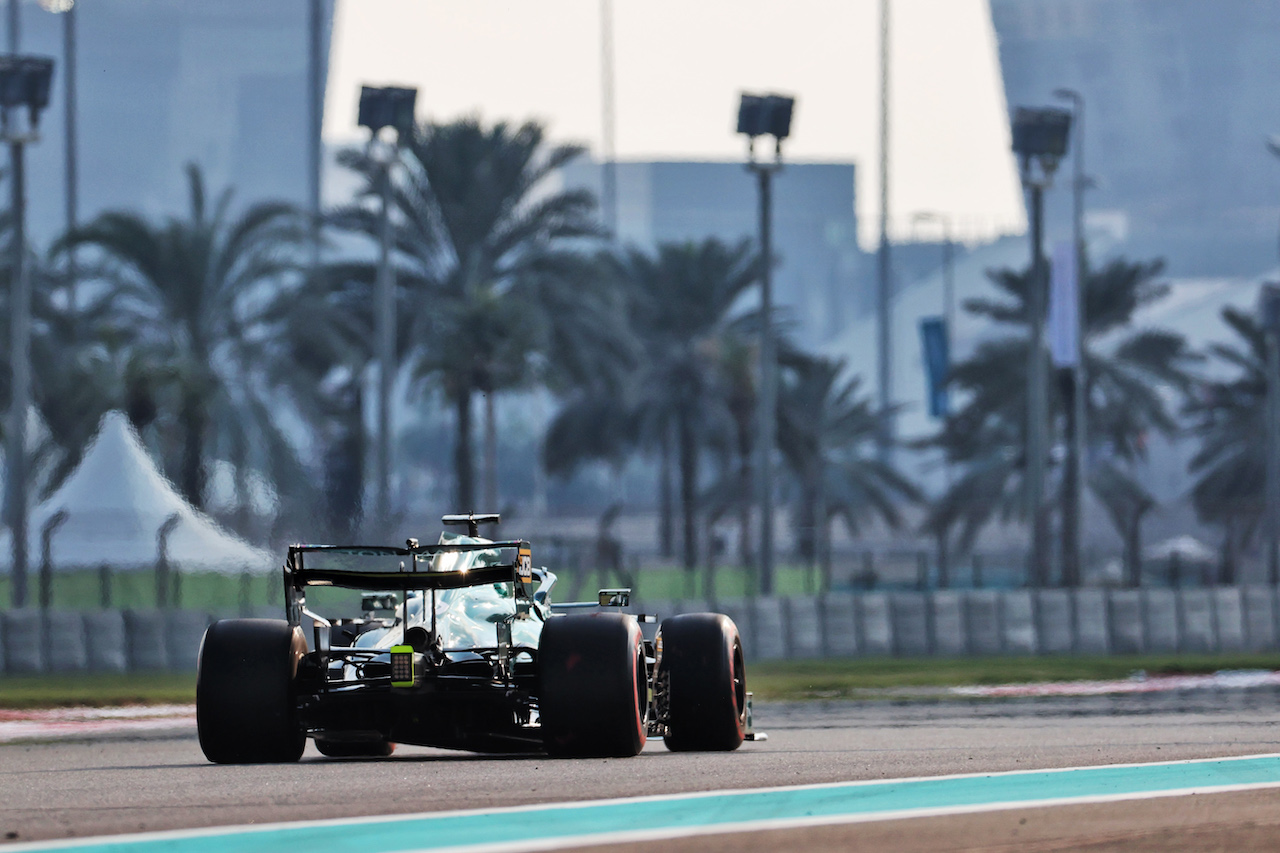 GP ABU DHABI, Lance Stroll (CDN) Aston Martin F1 Team AMR21.
11.12.2021. Formula 1 World Championship, Rd 22, Abu Dhabi Grand Prix, Yas Marina Circuit, Abu Dhabi, Qualifiche Day.
- www.xpbimages.com, EMail: requests@xpbimages.com © Copyright: Batchelor / XPB Images