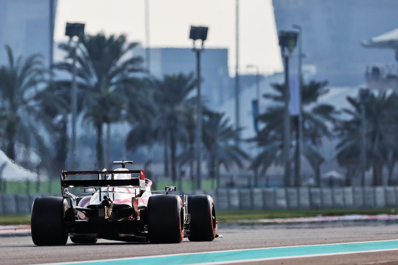 GP ABU DHABI, Kimi Raikkonen (FIN) Alfa Romeo Racing C41.
11.12.2021. Formula 1 World Championship, Rd 22, Abu Dhabi Grand Prix, Yas Marina Circuit, Abu Dhabi, Qualifiche Day.
- www.xpbimages.com, EMail: requests@xpbimages.com © Copyright: Batchelor / XPB Images