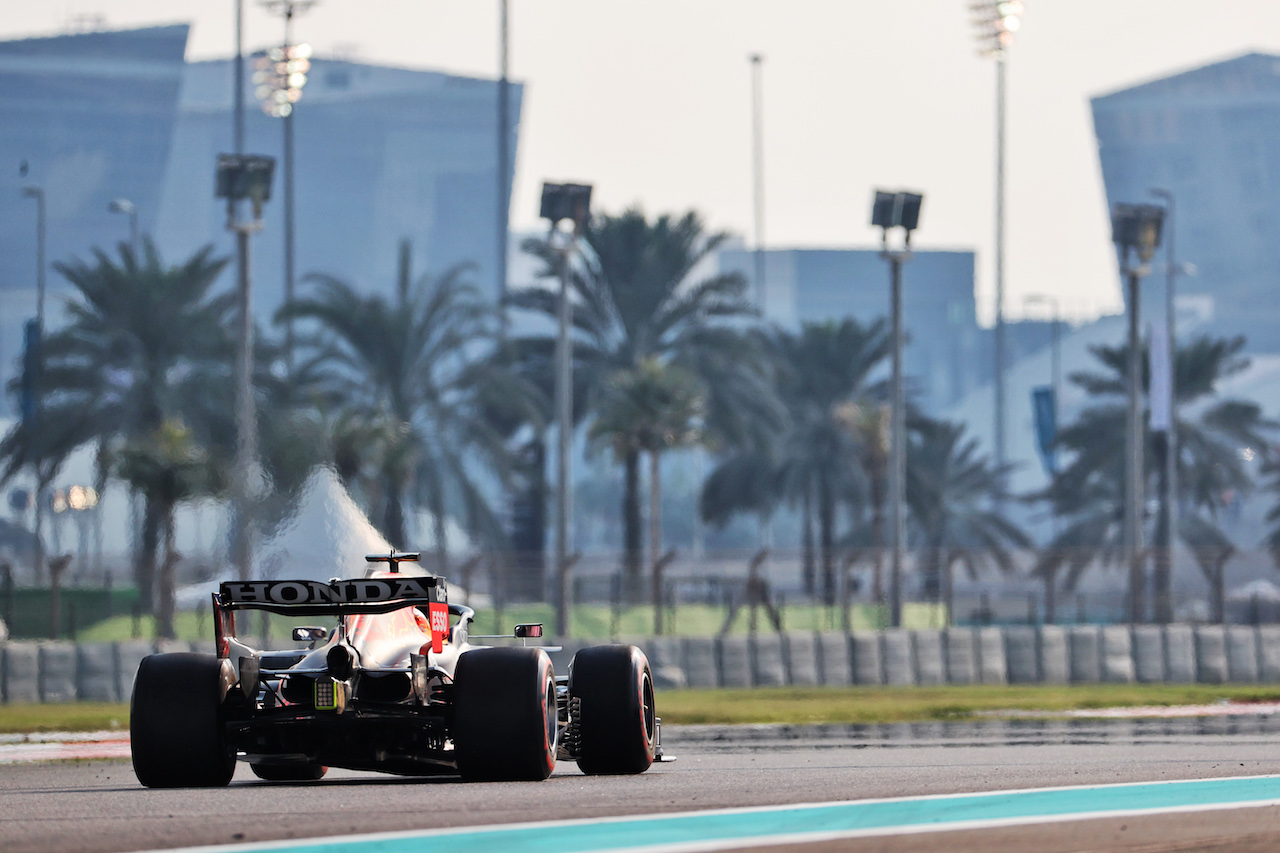 GP ABU DHABI, Max Verstappen (NLD) Red Bull Racing RB16B.
11.12.2021. Formula 1 World Championship, Rd 22, Abu Dhabi Grand Prix, Yas Marina Circuit, Abu Dhabi, Qualifiche Day.
- www.xpbimages.com, EMail: requests@xpbimages.com © Copyright: Batchelor / XPB Images