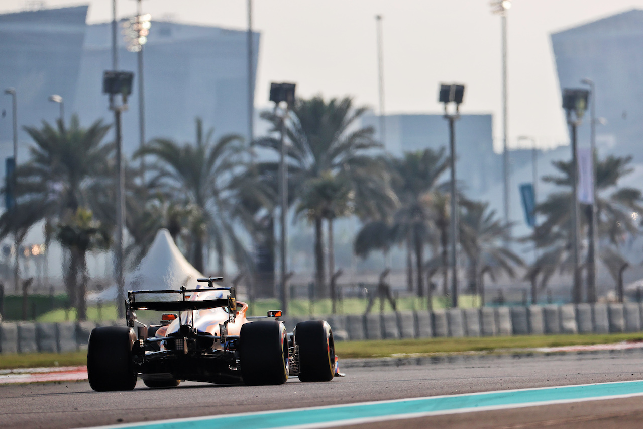 GP ABU DHABI, Daniel Ricciardo (AUS) McLaren MCL35M.
11.12.2021. Formula 1 World Championship, Rd 22, Abu Dhabi Grand Prix, Yas Marina Circuit, Abu Dhabi, Qualifiche Day.
- www.xpbimages.com, EMail: requests@xpbimages.com © Copyright: Batchelor / XPB Images