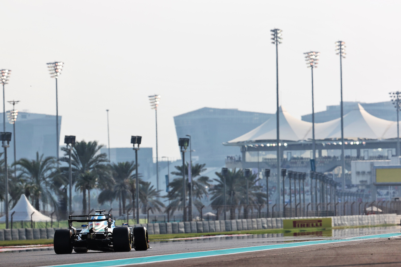 GP ABU DHABI, Fernando Alonso (ESP) Alpine F1 Team A521.
11.12.2021. Formula 1 World Championship, Rd 22, Abu Dhabi Grand Prix, Yas Marina Circuit, Abu Dhabi, Qualifiche Day.
- www.xpbimages.com, EMail: requests@xpbimages.com © Copyright: Batchelor / XPB Images