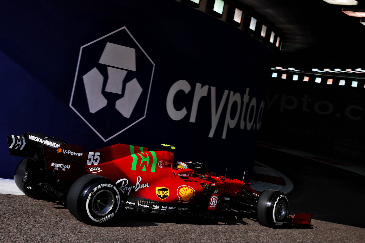 GP ABU DHABI, Carlos Sainz Jr (ESP) Ferrari SF-21.
11.12.2021. Formula 1 World Championship, Rd 22, Abu Dhabi Grand Prix, Yas Marina Circuit, Abu Dhabi, Qualifiche Day.
- www.xpbimages.com, EMail: requests@xpbimages.com © Copyright: Batchelor / XPB Images