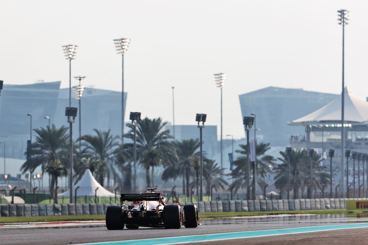 GP ABU DHABI, Charles Leclerc (MON) Ferrari SF-21.
11.12.2021. Formula 1 World Championship, Rd 22, Abu Dhabi Grand Prix, Yas Marina Circuit, Abu Dhabi, Qualifiche Day.
- www.xpbimages.com, EMail: requests@xpbimages.com © Copyright: Batchelor / XPB Images