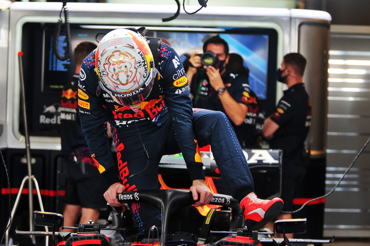 GP ABU DHABI, Max Verstappen (NLD) Red Bull Racing RB16B.
11.12.2021. Formula 1 World Championship, Rd 22, Abu Dhabi Grand Prix, Yas Marina Circuit, Abu Dhabi, Qualifiche Day.
- www.xpbimages.com, EMail: requests@xpbimages.com © Copyright: XPB Images