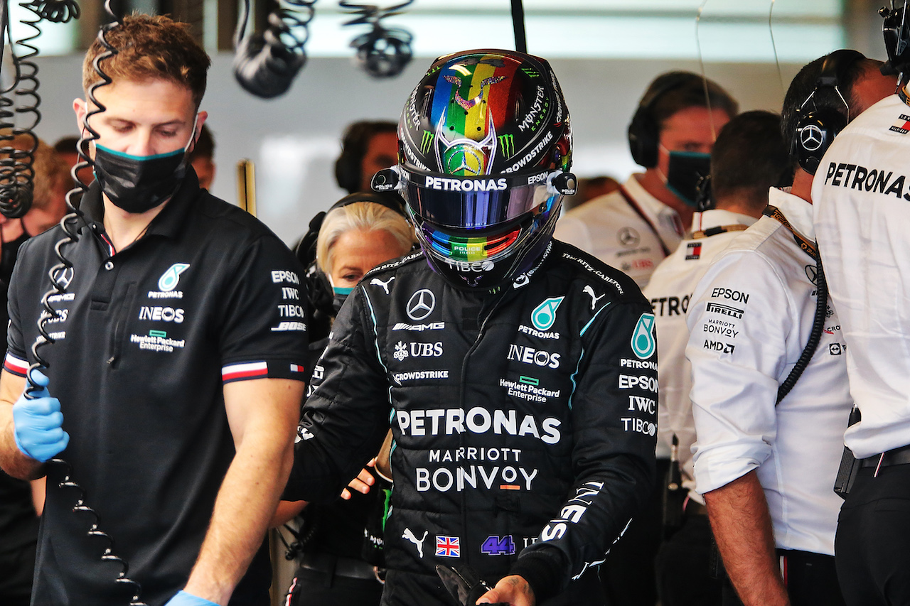 GP ABU DHABI, Lewis Hamilton (GBR) Mercedes AMG F1.
11.12.2021. Formula 1 World Championship, Rd 22, Abu Dhabi Grand Prix, Yas Marina Circuit, Abu Dhabi, Qualifiche Day.
- www.xpbimages.com, EMail: requests@xpbimages.com © Copyright: XPB Images