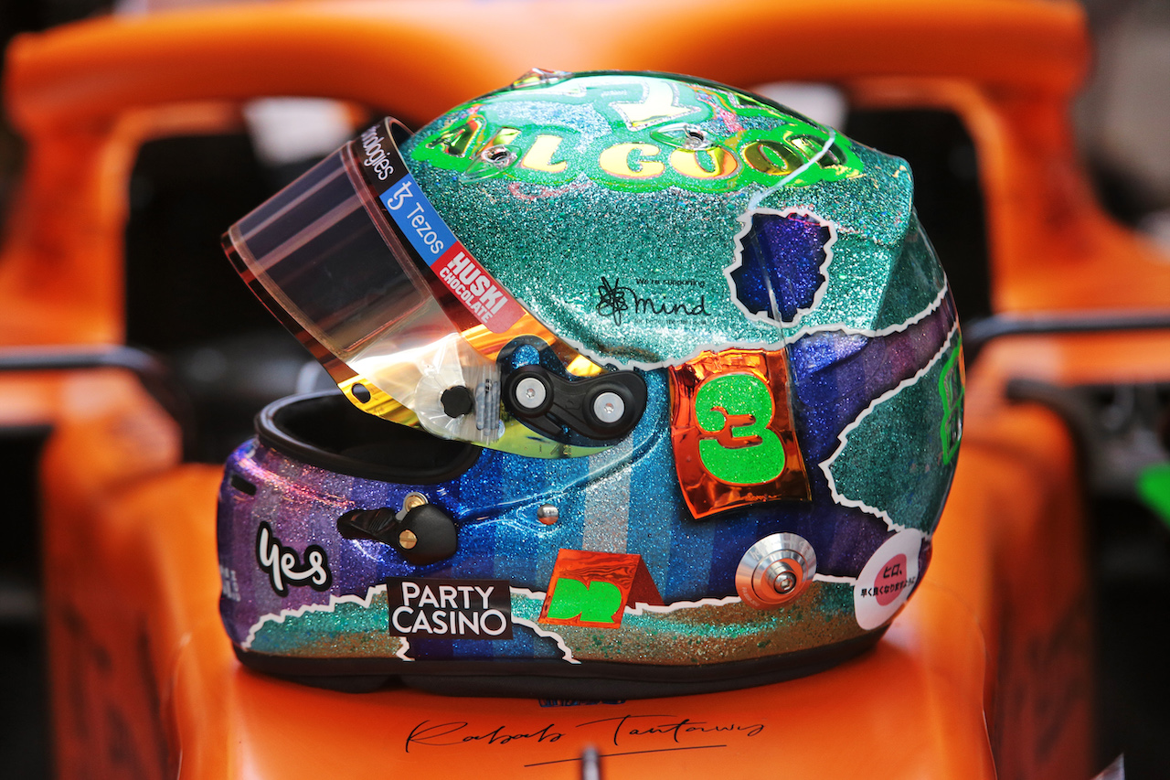 GP ABU DHABI, The helmet of Daniel Ricciardo (AUS) McLaren MCL35M.
11.12.2021. Formula 1 World Championship, Rd 22, Abu Dhabi Grand Prix, Yas Marina Circuit, Abu Dhabi, Qualifiche Day.
- www.xpbimages.com, EMail: requests@xpbimages.com © Copyright: XPB Images