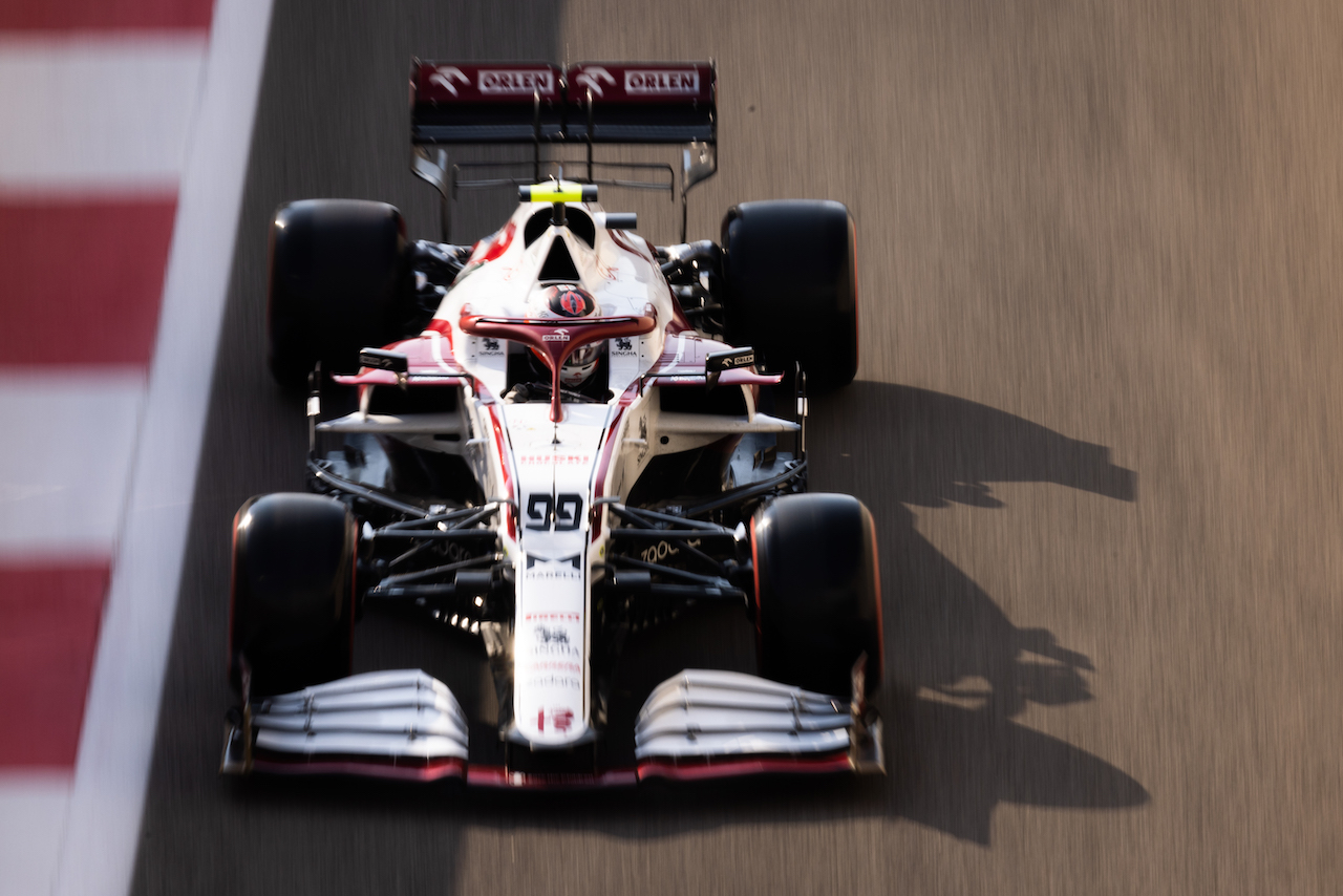 GP ABU DHABI, Antonio Giovinazzi (ITA) Alfa Romeo Racing C41.
11.12.2021. Formula 1 World Championship, Rd 22, Abu Dhabi Grand Prix, Yas Marina Circuit, Abu Dhabi, Qualifiche Day.
- www.xpbimages.com, EMail: requests@xpbimages.com © Copyright: Bearne / XPB Images