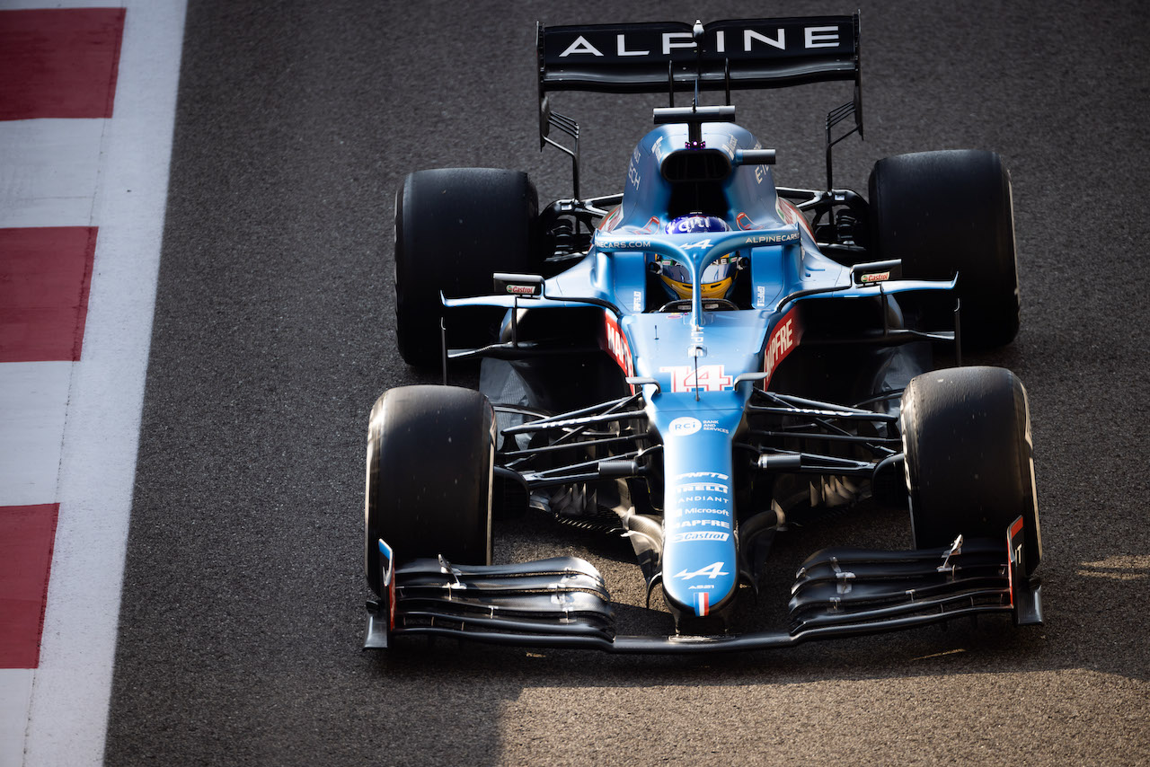 GP ABU DHABI, Fernando Alonso (ESP) Alpine F1 Team A521.
11.12.2021. Formula 1 World Championship, Rd 22, Abu Dhabi Grand Prix, Yas Marina Circuit, Abu Dhabi, Qualifiche Day.
- www.xpbimages.com, EMail: requests@xpbimages.com © Copyright: Bearne / XPB Images