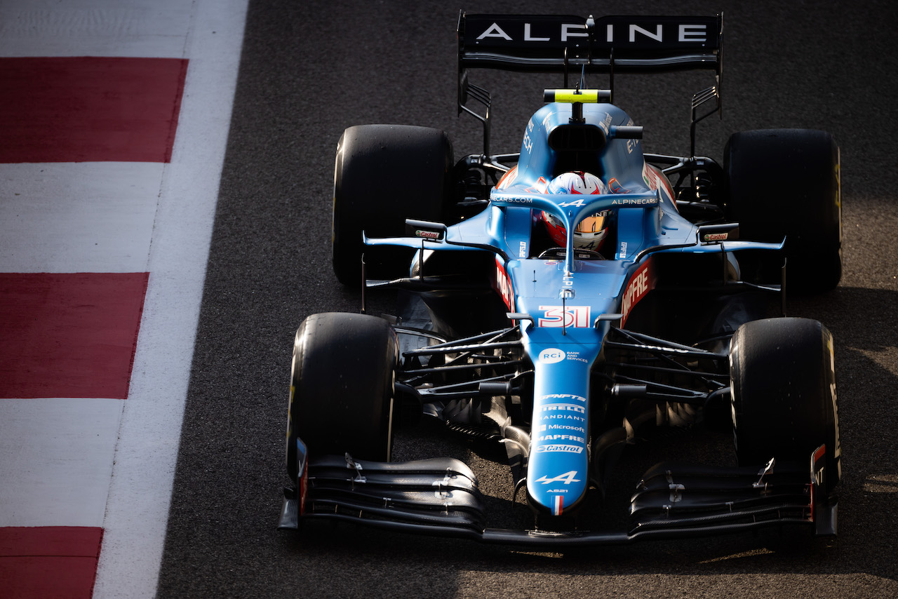 GP ABU DHABI, Esteban Ocon (FRA) Alpine F1 Team A521.
11.12.2021. Formula 1 World Championship, Rd 22, Abu Dhabi Grand Prix, Yas Marina Circuit, Abu Dhabi, Qualifiche Day.
- www.xpbimages.com, EMail: requests@xpbimages.com © Copyright: Bearne / XPB Images