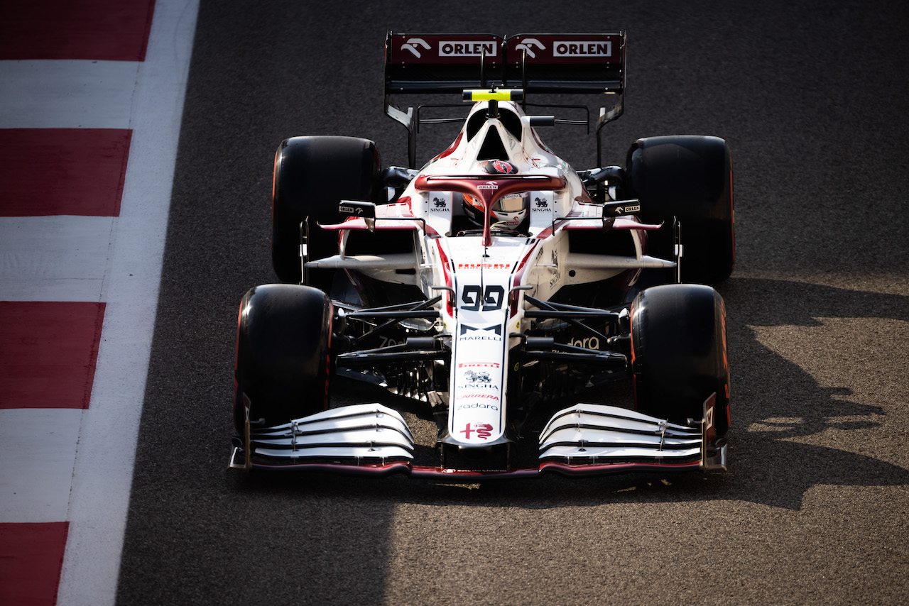 GP ABU DHABI, Antonio Giovinazzi (ITA) Alfa Romeo Racing C41.
11.12.2021. Formula 1 World Championship, Rd 22, Abu Dhabi Grand Prix, Yas Marina Circuit, Abu Dhabi, Qualifiche Day.
- www.xpbimages.com, EMail: requests@xpbimages.com © Copyright: Bearne / XPB Images