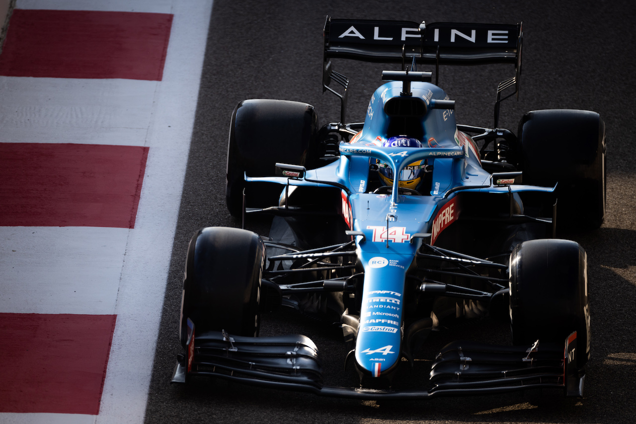 GP ABU DHABI, Fernando Alonso (ESP) Alpine F1 Team A521.
11.12.2021. Formula 1 World Championship, Rd 22, Abu Dhabi Grand Prix, Yas Marina Circuit, Abu Dhabi, Qualifiche Day.
- www.xpbimages.com, EMail: requests@xpbimages.com © Copyright: Bearne / XPB Images