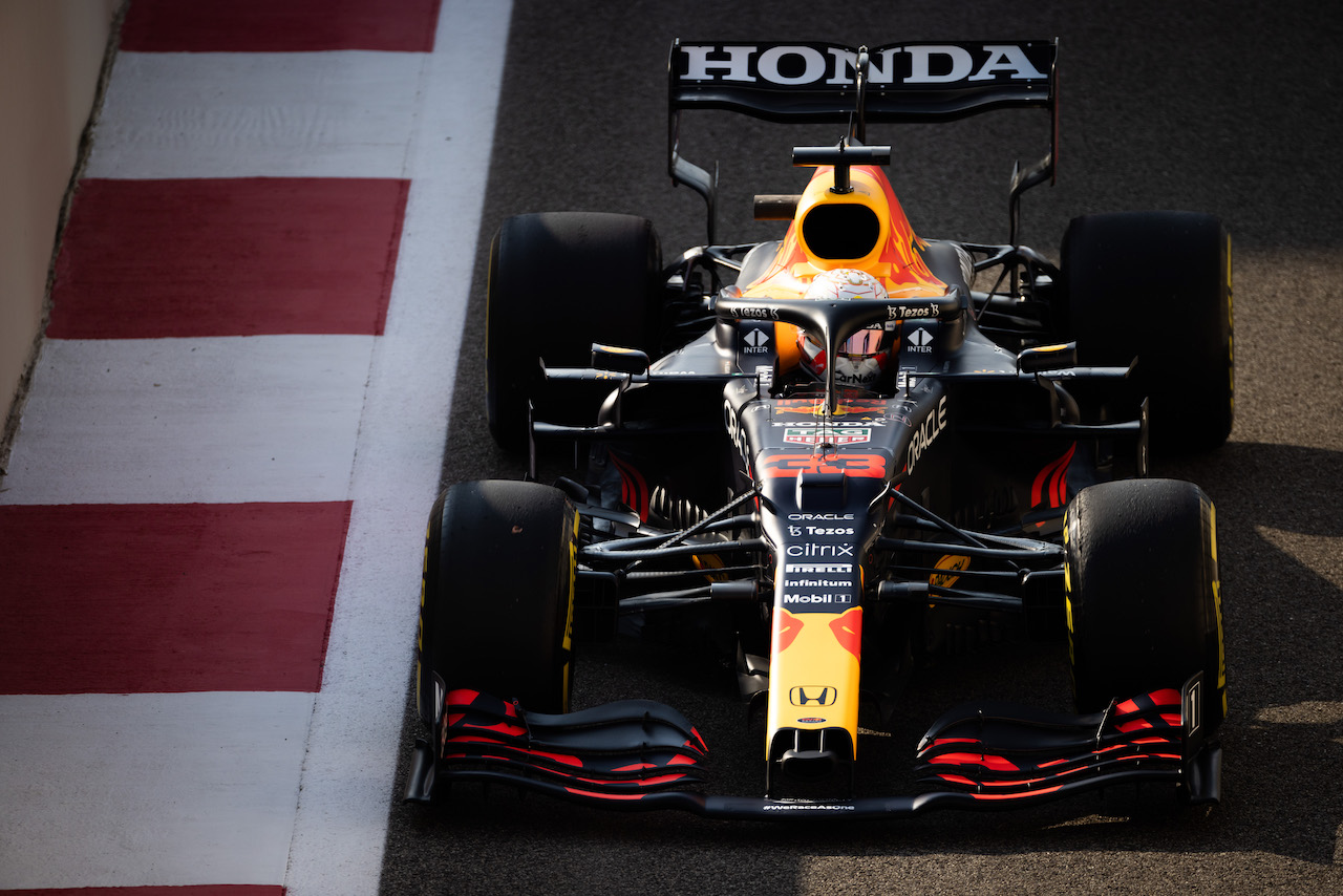 GP ABU DHABI, Max Verstappen (NLD) Red Bull Racing RB16B.
11.12.2021. Formula 1 World Championship, Rd 22, Abu Dhabi Grand Prix, Yas Marina Circuit, Abu Dhabi, Qualifiche Day.
- www.xpbimages.com, EMail: requests@xpbimages.com © Copyright: Bearne / XPB Images