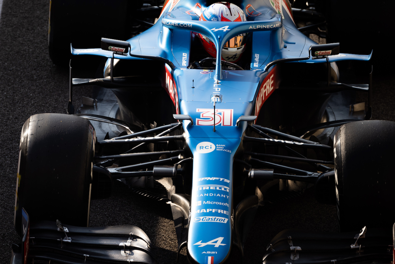 GP ABU DHABI, Esteban Ocon (FRA) Alpine F1 Team A521.
11.12.2021. Formula 1 World Championship, Rd 22, Abu Dhabi Grand Prix, Yas Marina Circuit, Abu Dhabi, Qualifiche Day.
- www.xpbimages.com, EMail: requests@xpbimages.com © Copyright: Bearne / XPB Images