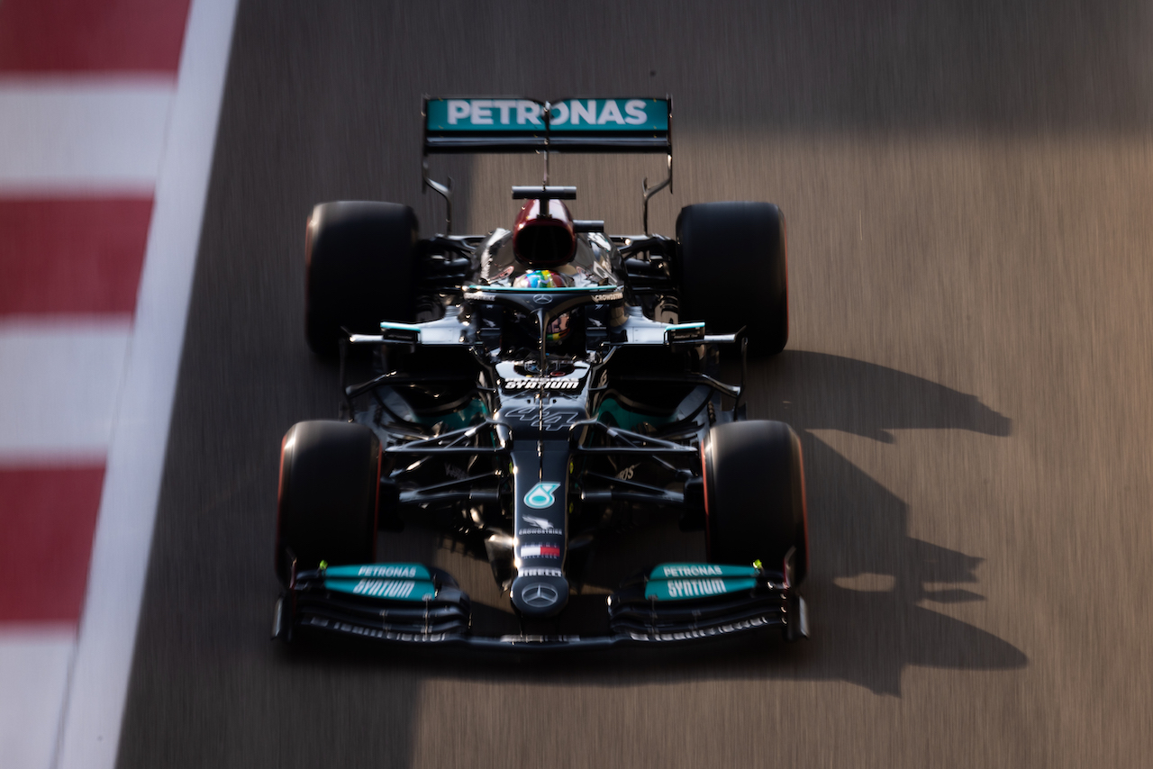 GP ABU DHABI, Lewis Hamilton (GBR) Mercedes AMG F1 W12.
11.12.2021. Formula 1 World Championship, Rd 22, Abu Dhabi Grand Prix, Yas Marina Circuit, Abu Dhabi, Qualifiche Day.
- www.xpbimages.com, EMail: requests@xpbimages.com © Copyright: Bearne / XPB Images