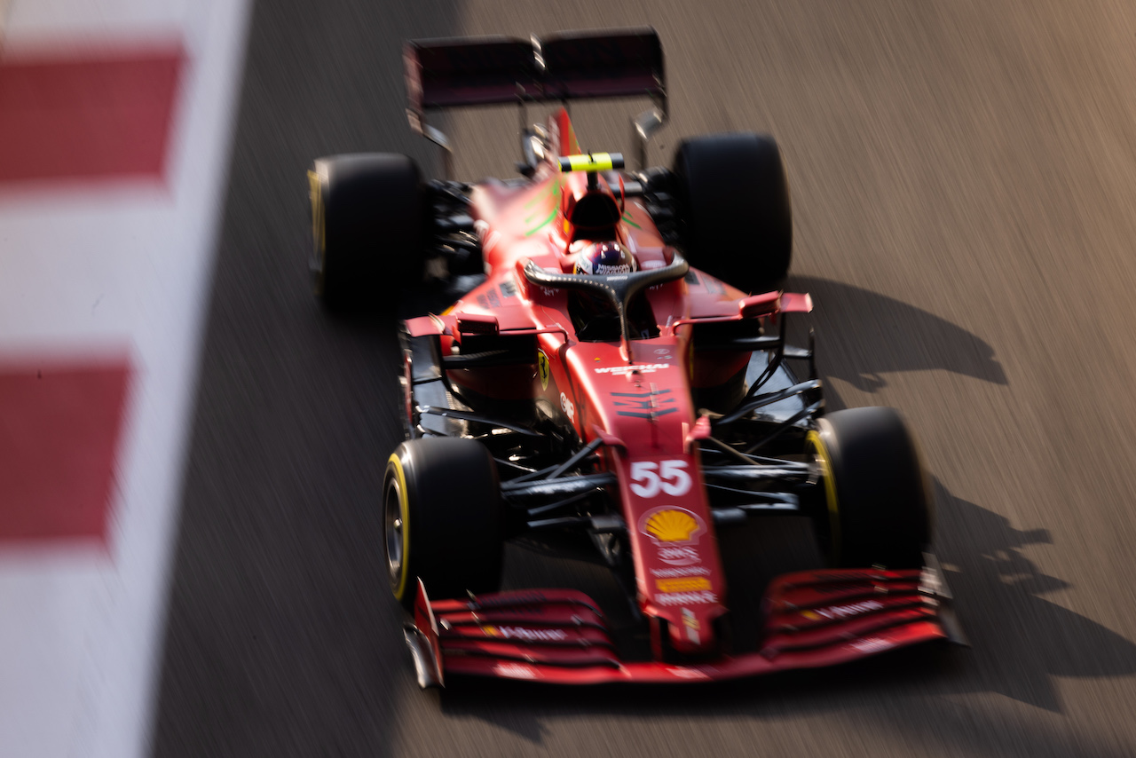 GP ABU DHABI, Carlos Sainz Jr (ESP) Ferrari SF-21.
11.12.2021. Formula 1 World Championship, Rd 22, Abu Dhabi Grand Prix, Yas Marina Circuit, Abu Dhabi, Qualifiche Day.
- www.xpbimages.com, EMail: requests@xpbimages.com © Copyright: Bearne / XPB Images