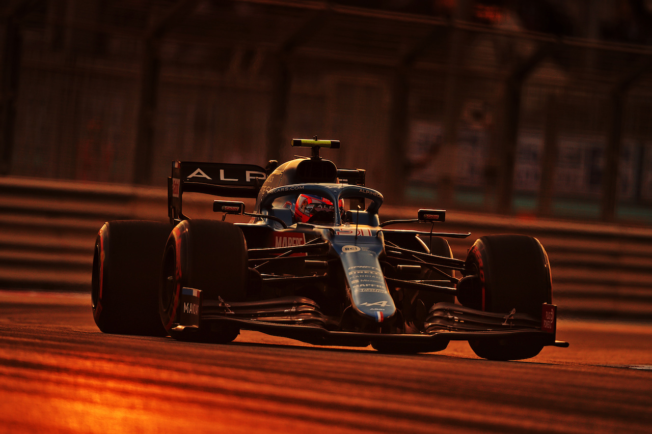 GP ABU DHABI, Esteban Ocon (FRA) Alpine F1 Team A521.
11.12.2021. Formula 1 World Championship, Rd 22, Abu Dhabi Grand Prix, Yas Marina Circuit, Abu Dhabi, Qualifiche Day.
- www.xpbimages.com, EMail: requests@xpbimages.com © Copyright: Moy / XPB Images
