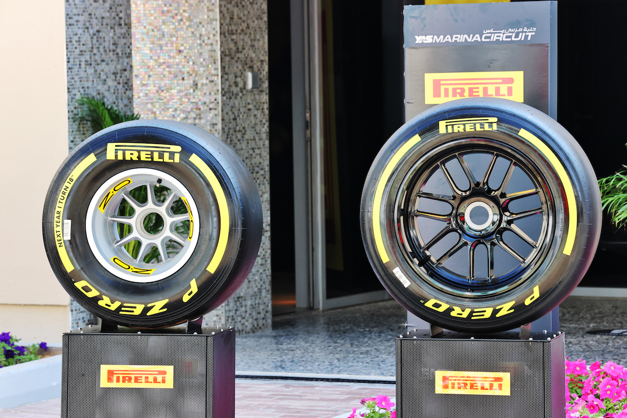 GP ABU DHABI, Pirelli show tyres.
11.12.2021. Formula 1 World Championship, Rd 22, Abu Dhabi Grand Prix, Yas Marina Circuit, Abu Dhabi, Qualifiche Day.
- www.xpbimages.com, EMail: requests@xpbimages.com © Copyright: Batchelor / XPB Images