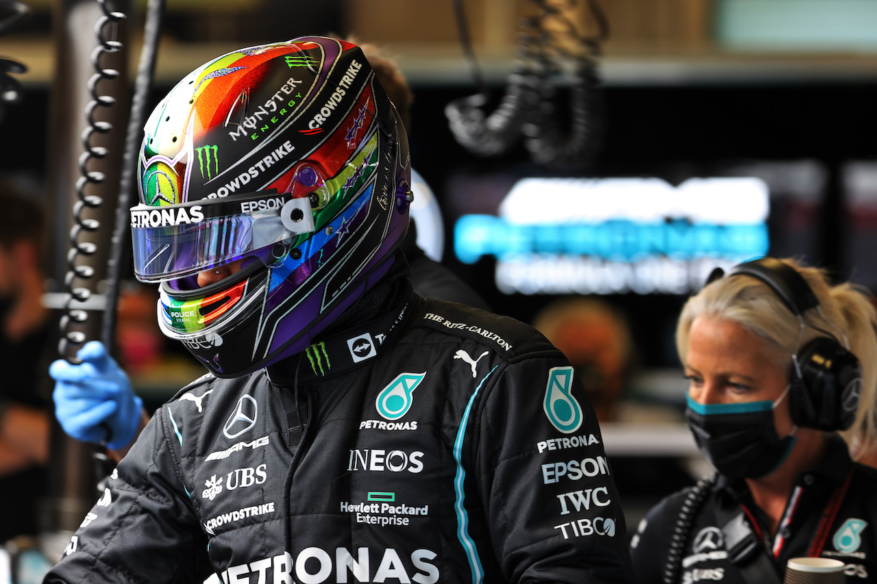 GP ABU DHABI, Lewis Hamilton (GBR) Mercedes AMG F1.
11.12.2021. Formula 1 World Championship, Rd 22, Abu Dhabi Grand Prix, Yas Marina Circuit, Abu Dhabi, Qualifiche Day.
- www.xpbimages.com, EMail: requests@xpbimages.com © Copyright: Batchelor / XPB Images