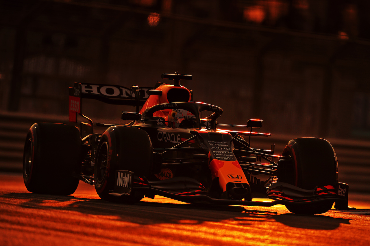 GP ABU DHABI, Max Verstappen (NLD) Red Bull Racing RB16B.
11.12.2021. Formula 1 World Championship, Rd 22, Abu Dhabi Grand Prix, Yas Marina Circuit, Abu Dhabi, Qualifiche Day.
- www.xpbimages.com, EMail: requests@xpbimages.com © Copyright: Moy / XPB Images