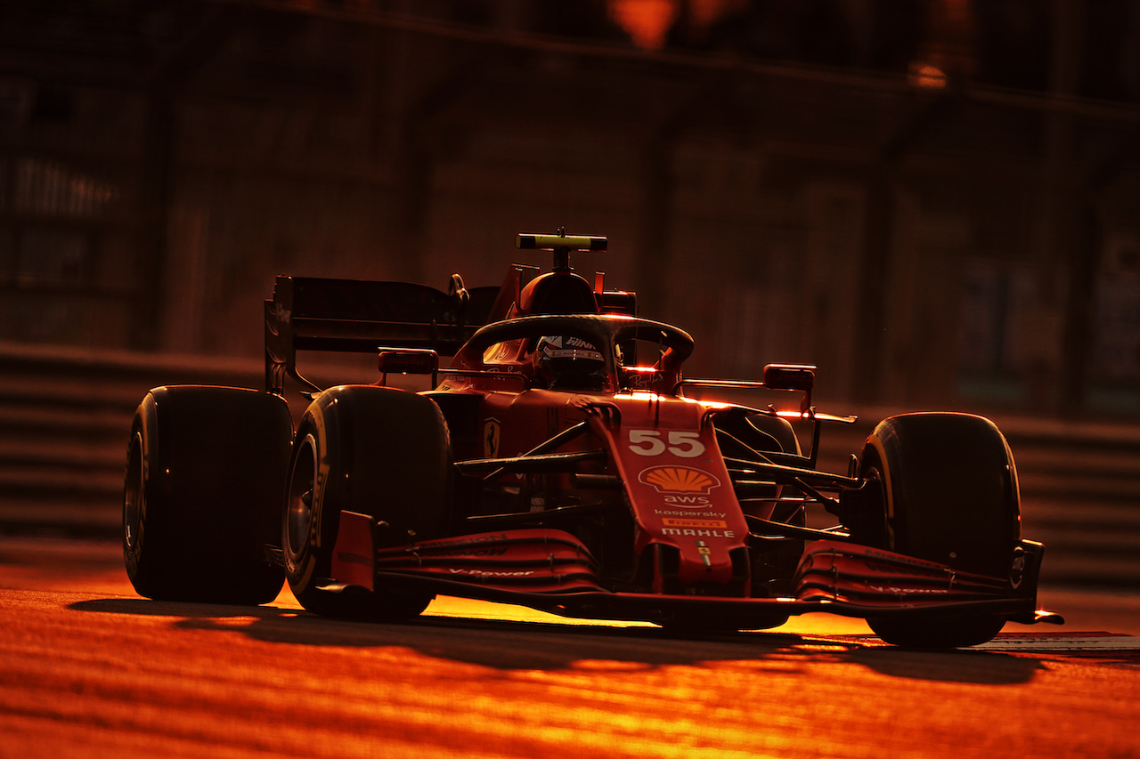 GP ABU DHABI, Carlos Sainz Jr (ESP) Ferrari SF-21.
11.12.2021. Formula 1 World Championship, Rd 22, Abu Dhabi Grand Prix, Yas Marina Circuit, Abu Dhabi, Qualifiche Day.
- www.xpbimages.com, EMail: requests@xpbimages.com © Copyright: Moy / XPB Images