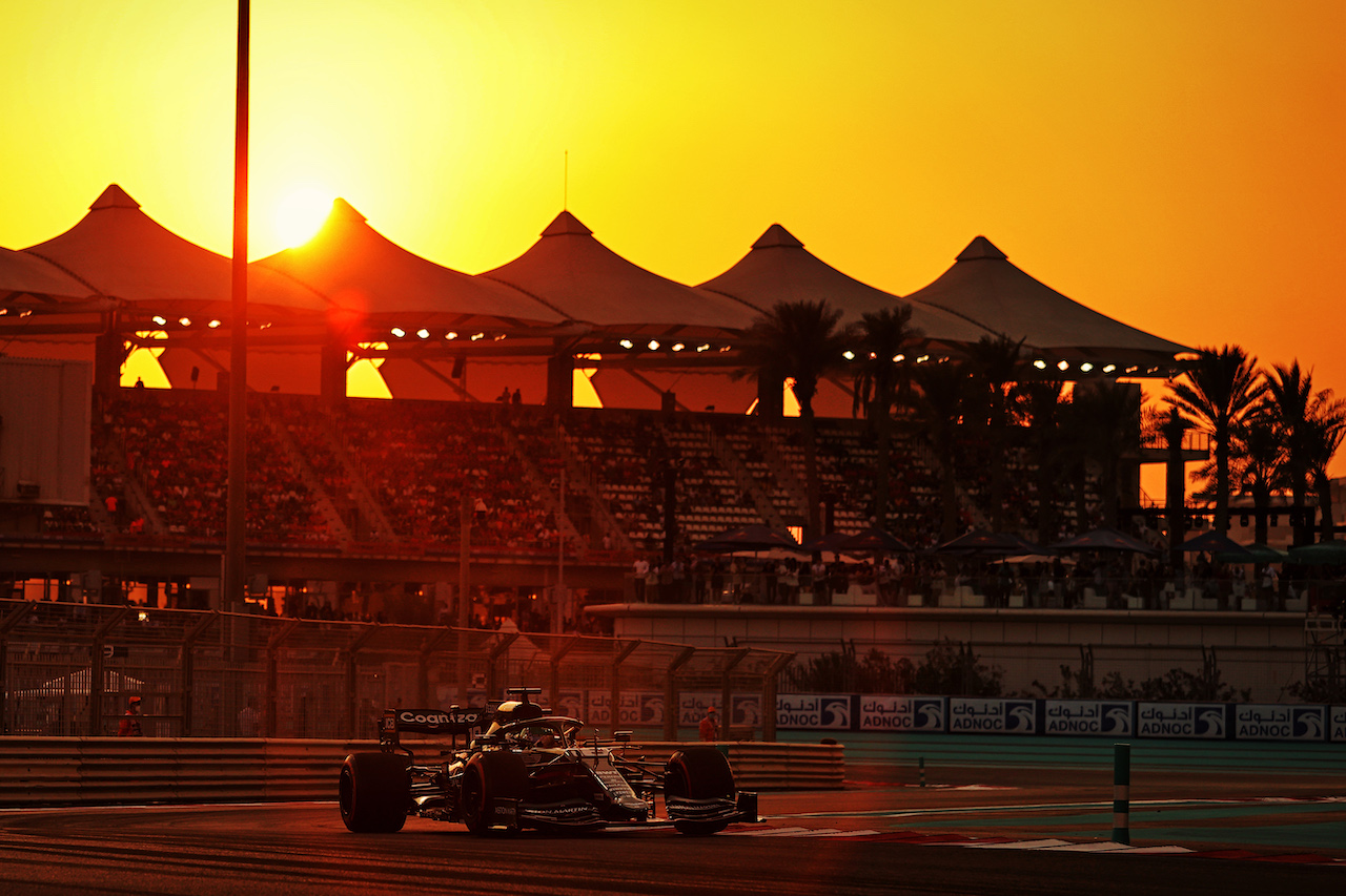 GP ABU DHABI, Lance Stroll (CDN) Aston Martin F1 Team AMR21.
11.12.2021. Formula 1 World Championship, Rd 22, Abu Dhabi Grand Prix, Yas Marina Circuit, Abu Dhabi, Qualifiche Day.
- www.xpbimages.com, EMail: requests@xpbimages.com © Copyright: Moy / XPB Images