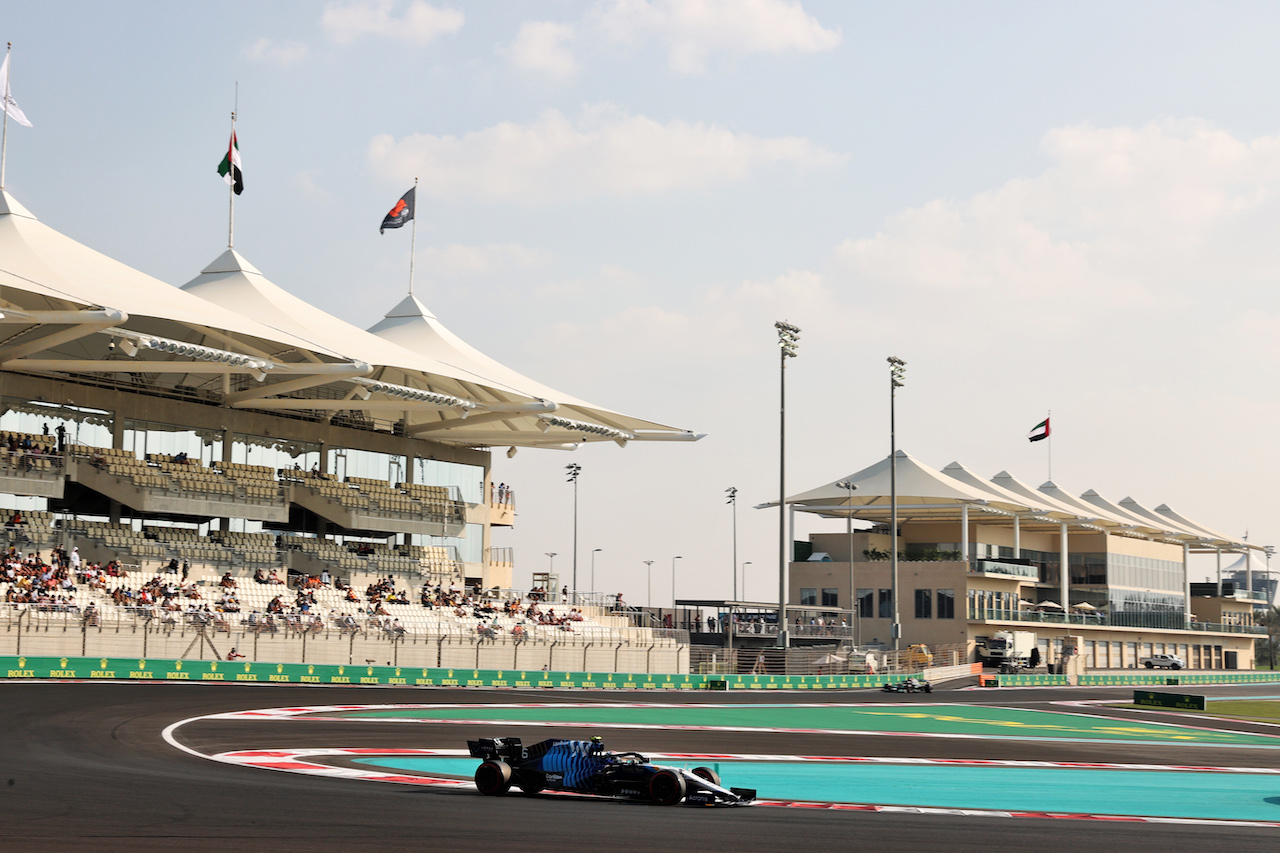 GP ABU DHABI, Nicholas Latifi (CDN) Williams Racing FW43B.
11.12.2021. Formula 1 World Championship, Rd 22, Abu Dhabi Grand Prix, Yas Marina Circuit, Abu Dhabi, Qualifiche Day.
- www.xpbimages.com, EMail: requests@xpbimages.com © Copyright: Batchelor / XPB Images
