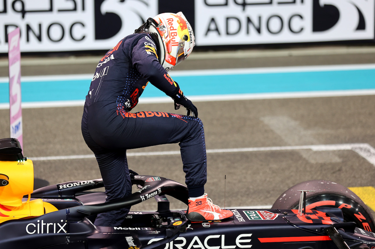 GP ABU DHABI, Pole postition for Max Verstappen (NLD) Red Bull Racing.
11.12.2021. Formula 1 World Championship, Rd 22, Abu Dhabi Grand Prix, Yas Marina Circuit, Abu Dhabi, Qualifiche Day.
- www.xpbimages.com, EMail: requests@xpbimages.com © Copyright: Batchelor / XPB Images