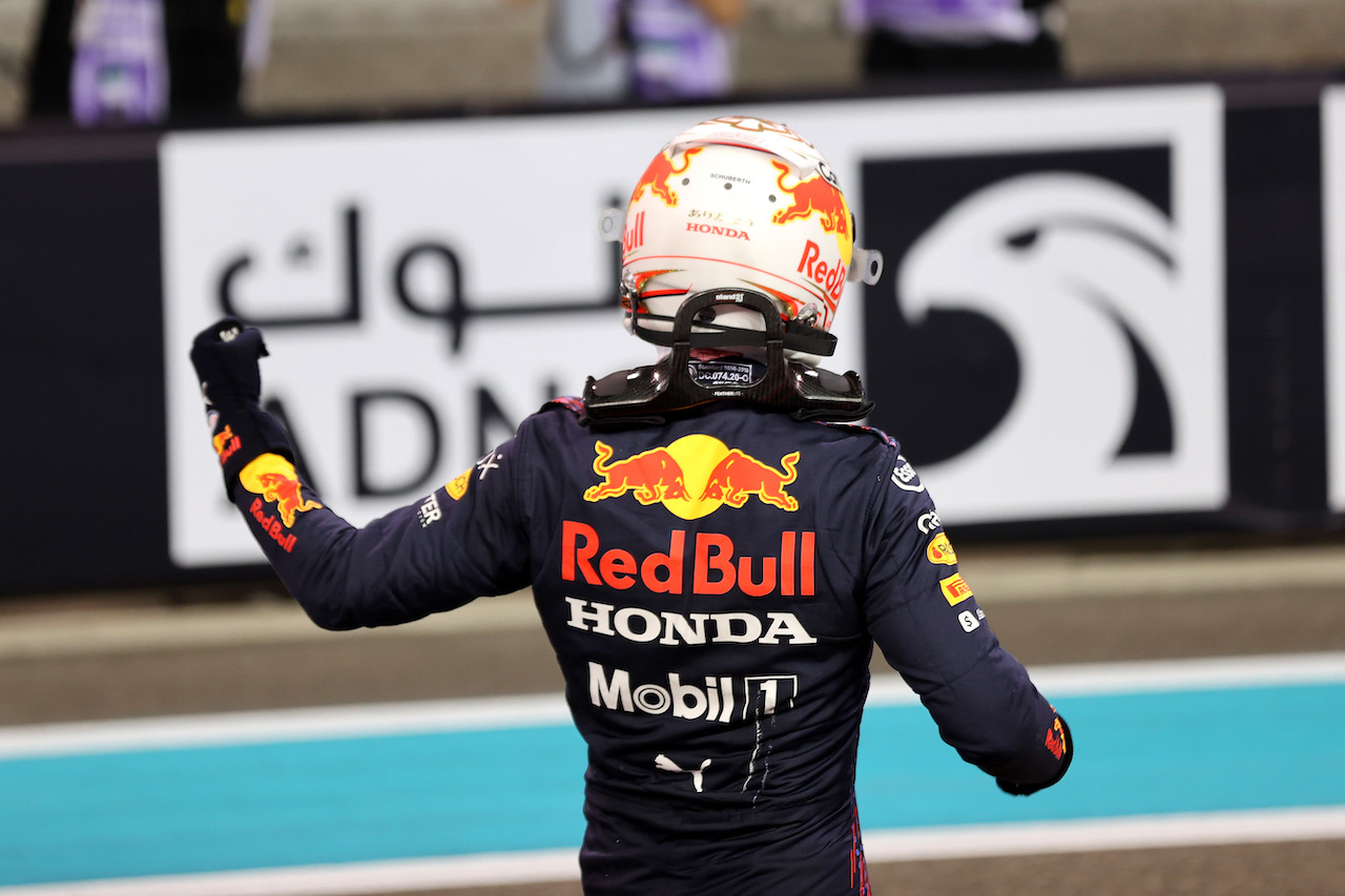 GP ABU DHABI, Pole postition for Max Verstappen (NLD) Red Bull Racing.
11.12.2021. Formula 1 World Championship, Rd 22, Abu Dhabi Grand Prix, Yas Marina Circuit, Abu Dhabi, Qualifiche Day.
- www.xpbimages.com, EMail: requests@xpbimages.com © Copyright: Batchelor / XPB Images