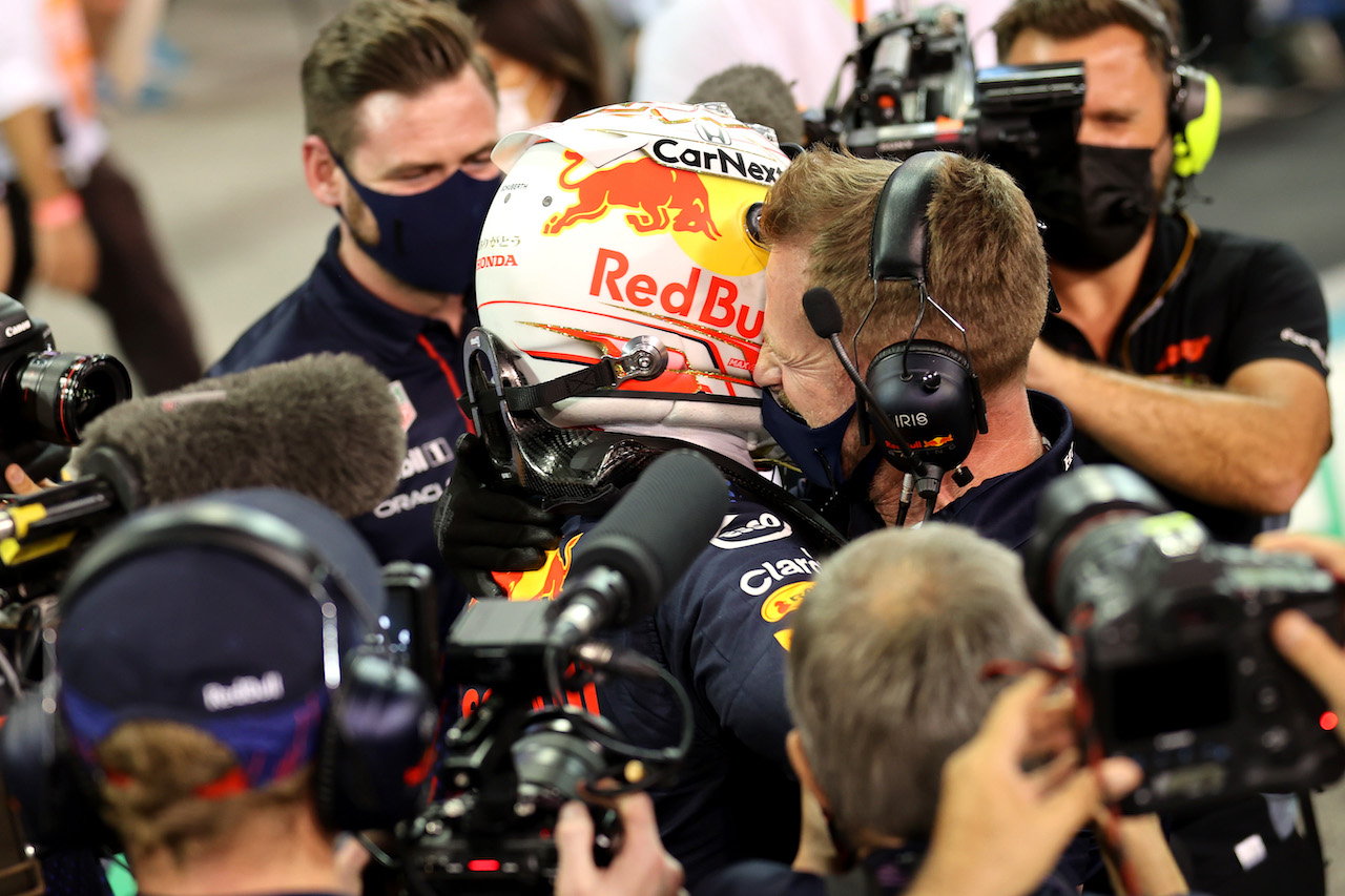 GP ABU DHABI, Pole postition for Max Verstappen (NLD) Red Bull Racing.
11.12.2021. Formula 1 World Championship, Rd 22, Abu Dhabi Grand Prix, Yas Marina Circuit, Abu Dhabi, Qualifiche Day.
- www.xpbimages.com, EMail: requests@xpbimages.com ¬© Copyright: Batchelor / XPB Images