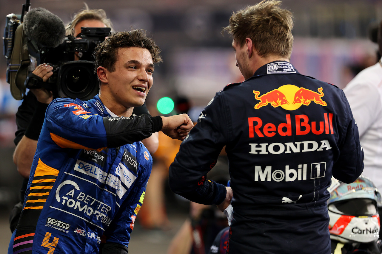 GP ABU DHABI, Lando Norris (GBR) McLaren MCL35M with Pole postition for Max Verstappen (NLD) Red Bull Racing.
11.12.2021. Formula 1 World Championship, Rd 22, Abu Dhabi Grand Prix, Yas Marina Circuit, Abu Dhabi, Qualifiche Day.
- www.xpbimages.com, EMail: requests@xpbimages.com ¬© Copyright: Batchelor / XPB Images
