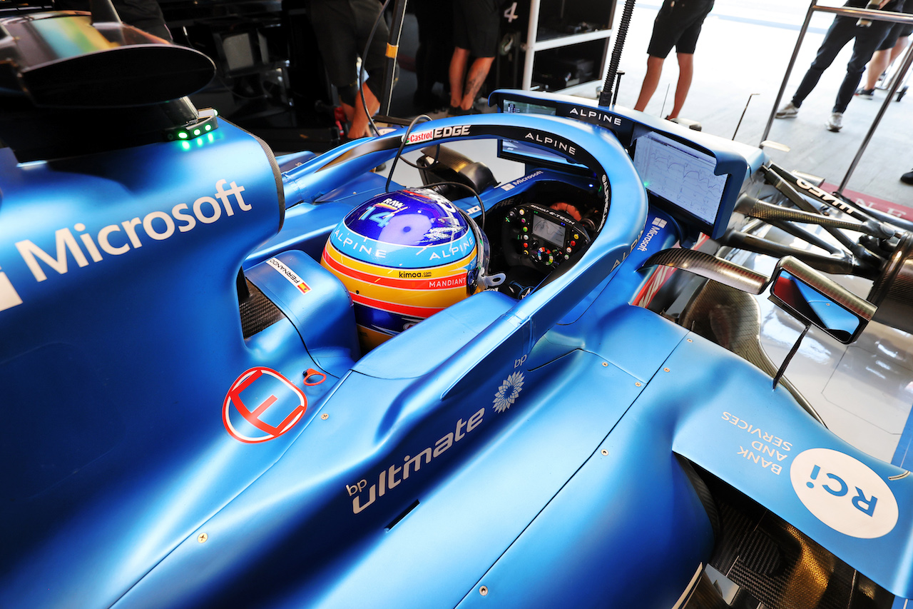 GP ABU DHABI, Fernando Alonso (ESP) Alpine F1 Team A521.
11.12.2021. Formula 1 World Championship, Rd 22, Abu Dhabi Grand Prix, Yas Marina Circuit, Abu Dhabi, Qualifiche Day.
- www.xpbimages.com, EMail: requests@xpbimages.com © Copyright: Moy / XPB Images