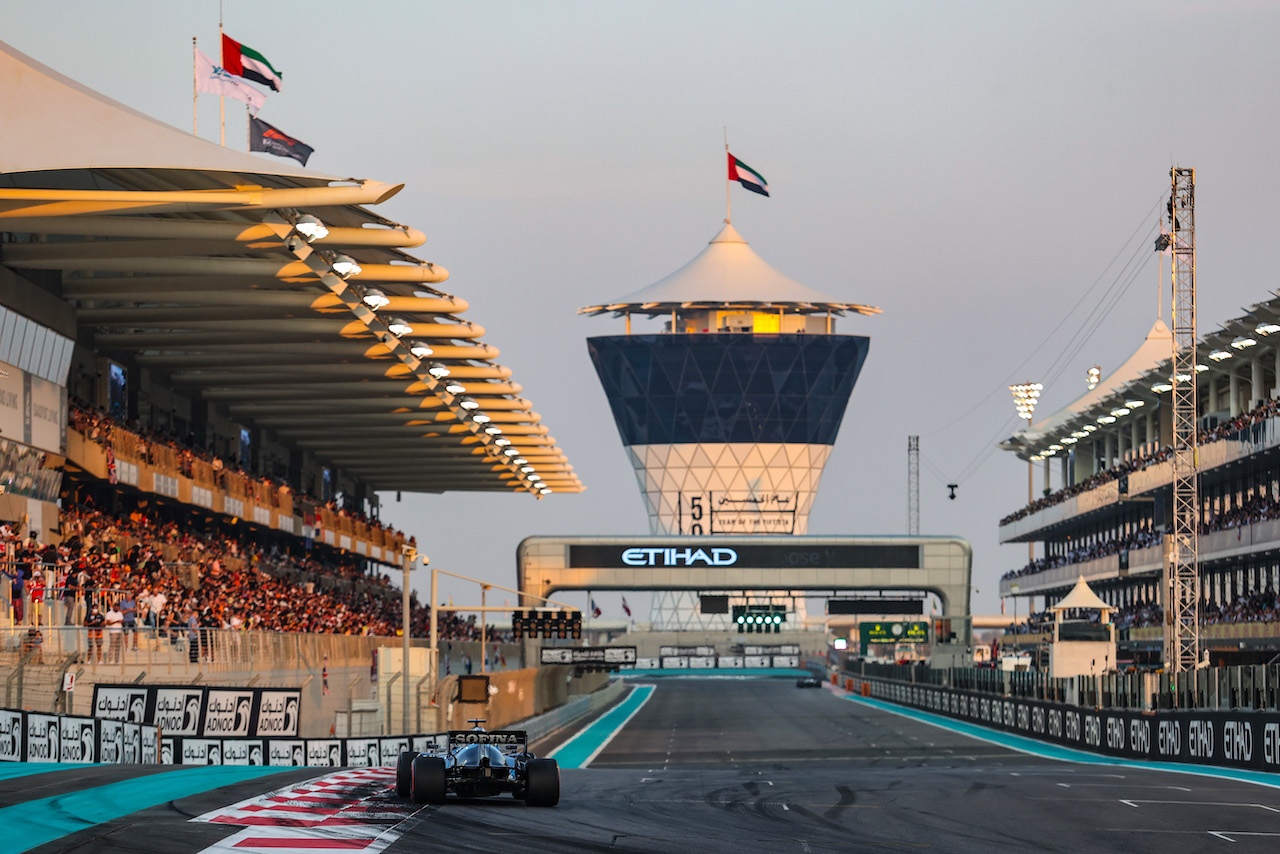 GP ABU DHABI, George Russell (GBR), Williams Racing 
11.12.2021. Formula 1 World Championship, Rd 22, Abu Dhabi Grand Prix, Yas Marina Circuit, Abu Dhabi, Qualifiche Day.
- www.xpbimages.com, EMail: requests@xpbimages.com ¬© Copyright: Charniaux / XPB Images