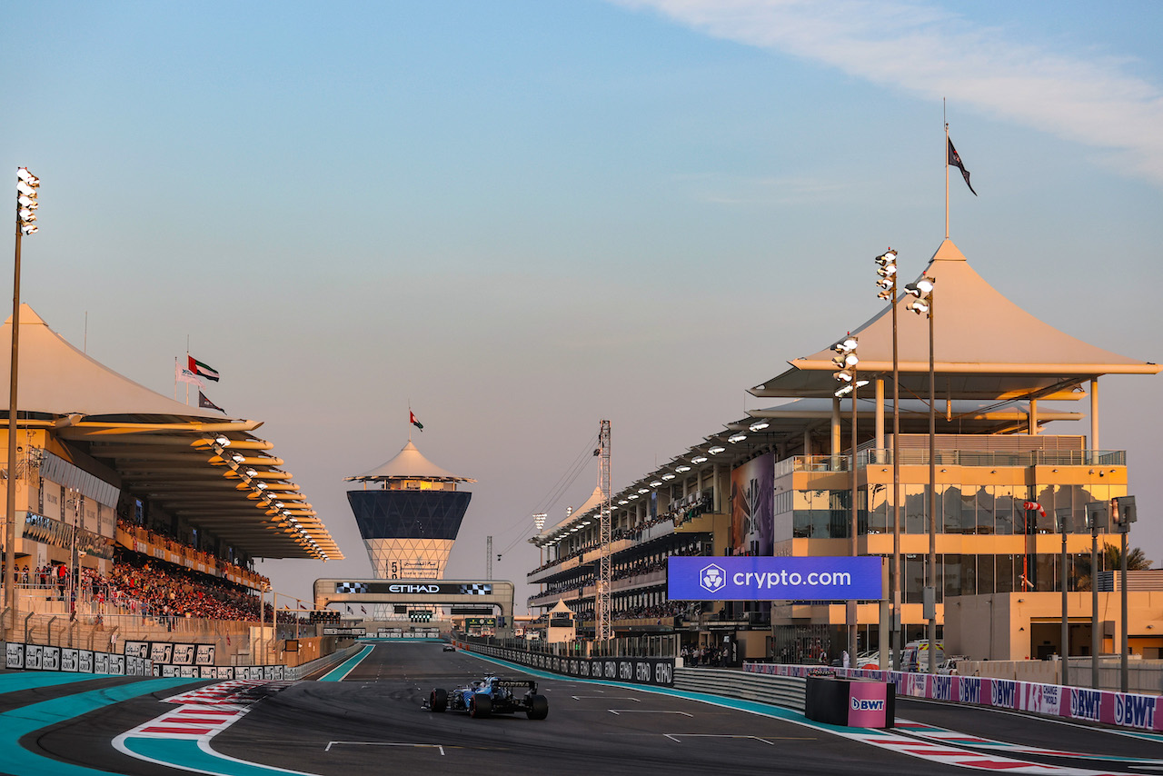 GP ABU DHABI, George Russell (GBR), Williams Racing 
11.12.2021. Formula 1 World Championship, Rd 22, Abu Dhabi Grand Prix, Yas Marina Circuit, Abu Dhabi, Qualifiche Day.
- www.xpbimages.com, EMail: requests@xpbimages.com © Copyright: Charniaux / XPB Images