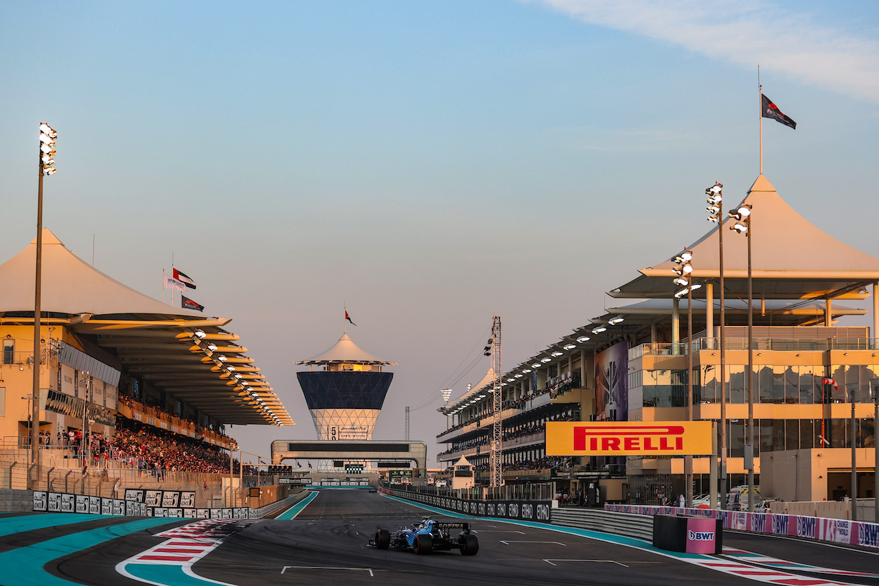 GP ABU DHABI, Nicholas Latifi (CDN), Williams Racing 
11.12.2021. Formula 1 World Championship, Rd 22, Abu Dhabi Grand Prix, Yas Marina Circuit, Abu Dhabi, Qualifiche Day.
- www.xpbimages.com, EMail: requests@xpbimages.com © Copyright: Charniaux / XPB Images