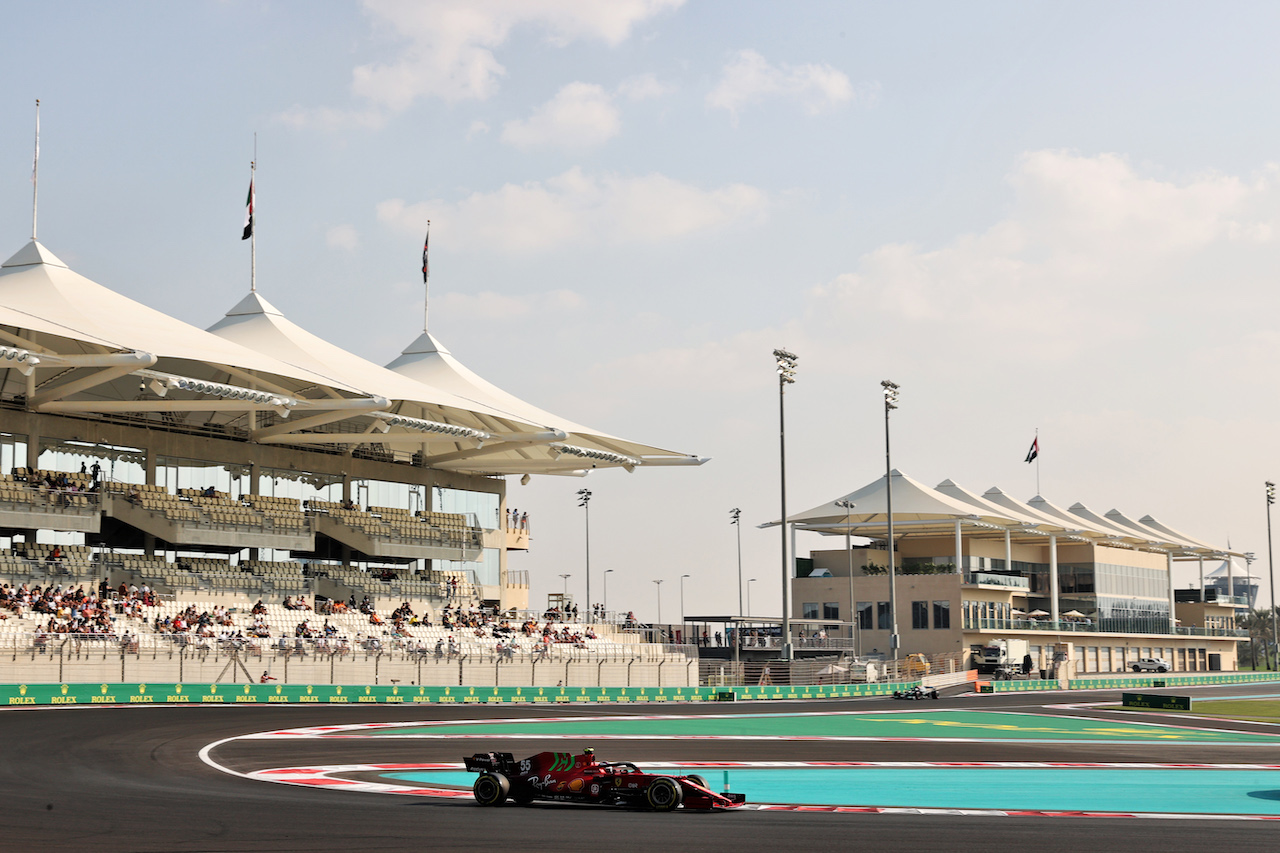 GP ABU DHABI, Carlos Sainz Jr (ESP) Ferrari SF-21.
11.12.2021. Formula 1 World Championship, Rd 22, Abu Dhabi Grand Prix, Yas Marina Circuit, Abu Dhabi, Qualifiche Day.
- www.xpbimages.com, EMail: requests@xpbimages.com © Copyright: Batchelor / XPB Images