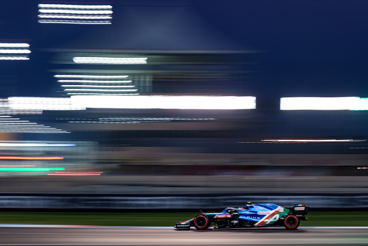 GP ABU DHABI, Esteban Ocon (FRA), Alpine F1 Team 
11.12.2021. Formula 1 World Championship, Rd 22, Abu Dhabi Grand Prix, Yas Marina Circuit, Abu Dhabi, Qualifiche Day.
- www.xpbimages.com, EMail: requests@xpbimages.com © Copyright: Charniaux / XPB Images