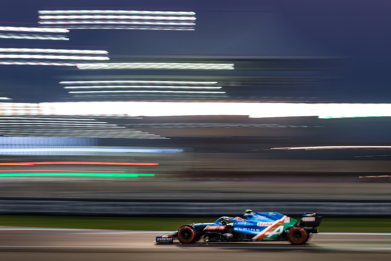 GP ABU DHABI, Esteban Ocon (FRA), Alpine F1 Team 
11.12.2021. Formula 1 World Championship, Rd 22, Abu Dhabi Grand Prix, Yas Marina Circuit, Abu Dhabi, Qualifiche Day.
- www.xpbimages.com, EMail: requests@xpbimages.com © Copyright: Charniaux / XPB Images