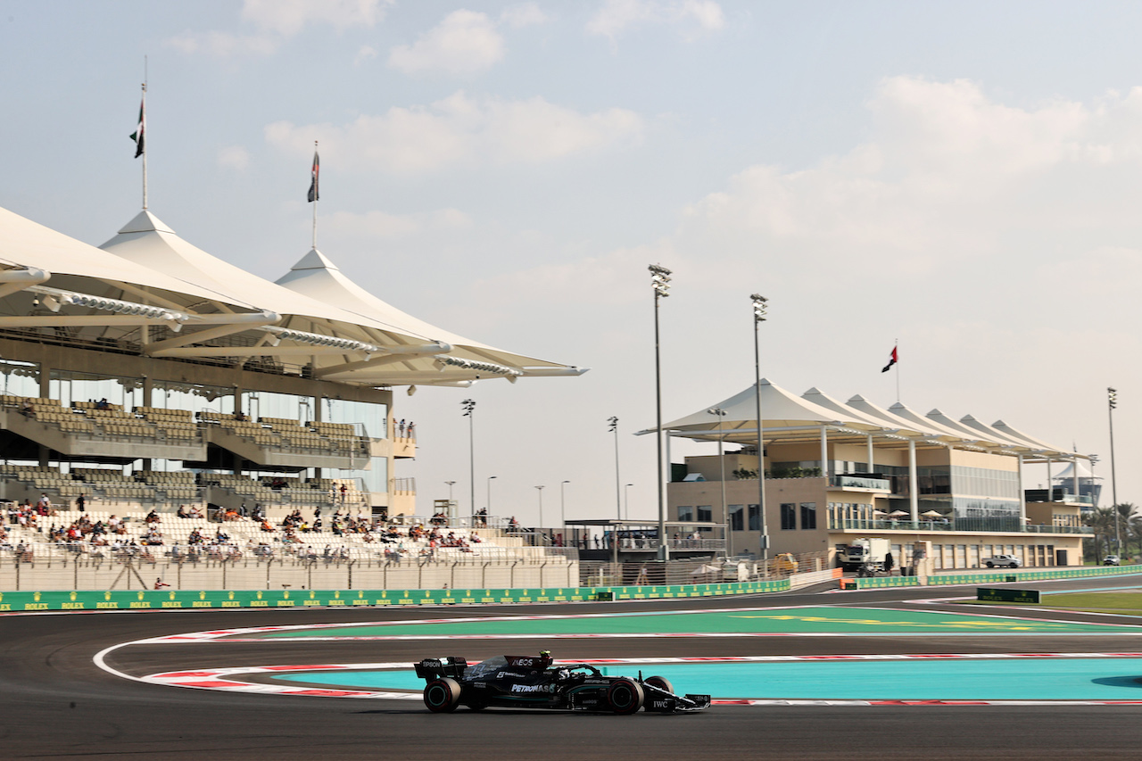 GP ABU DHABI, Valtteri Bottas (FIN) Mercedes AMG F1 W12.
11.12.2021. Formula 1 World Championship, Rd 22, Abu Dhabi Grand Prix, Yas Marina Circuit, Abu Dhabi, Qualifiche Day.
- www.xpbimages.com, EMail: requests@xpbimages.com © Copyright: Batchelor / XPB Images