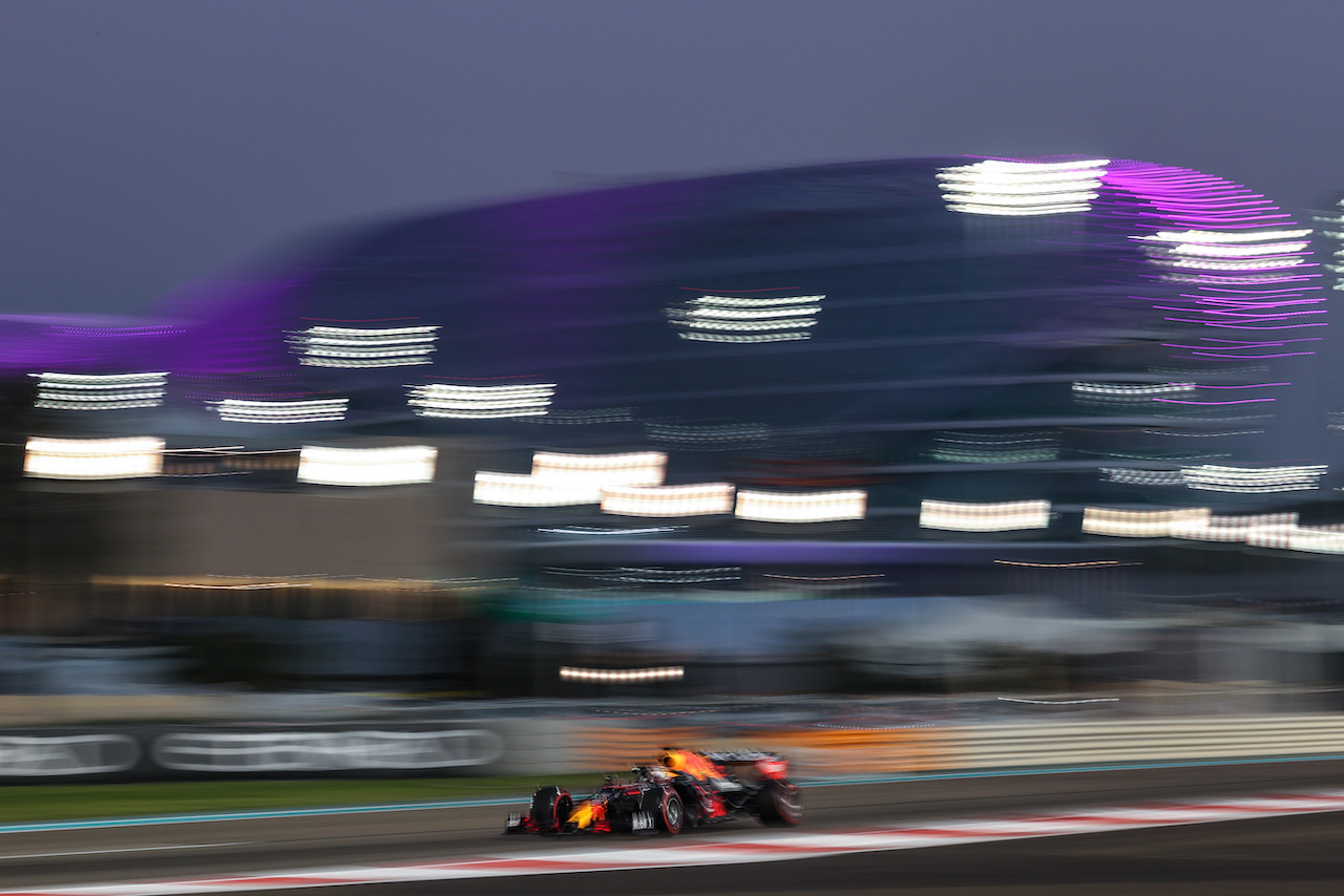 GP ABU DHABI, Max Verstappen (NLD), Red Bull Racing 
11.12.2021. Formula 1 World Championship, Rd 22, Abu Dhabi Grand Prix, Yas Marina Circuit, Abu Dhabi, Qualifiche Day.
- www.xpbimages.com, EMail: requests@xpbimages.com ¬© Copyright: Charniaux / XPB Images